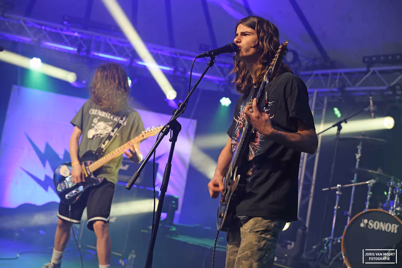 afbeelding van lichtshow Klomppop festivalweekend 2024